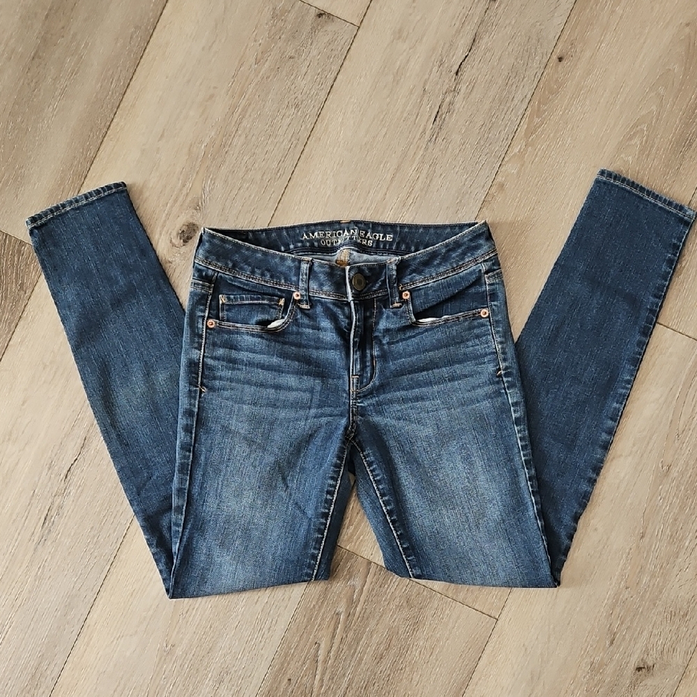 AE JEANS SIZE 4